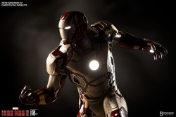 Sideshow - Marvel Comics - Iron Man Mark 42 Maquette Statue